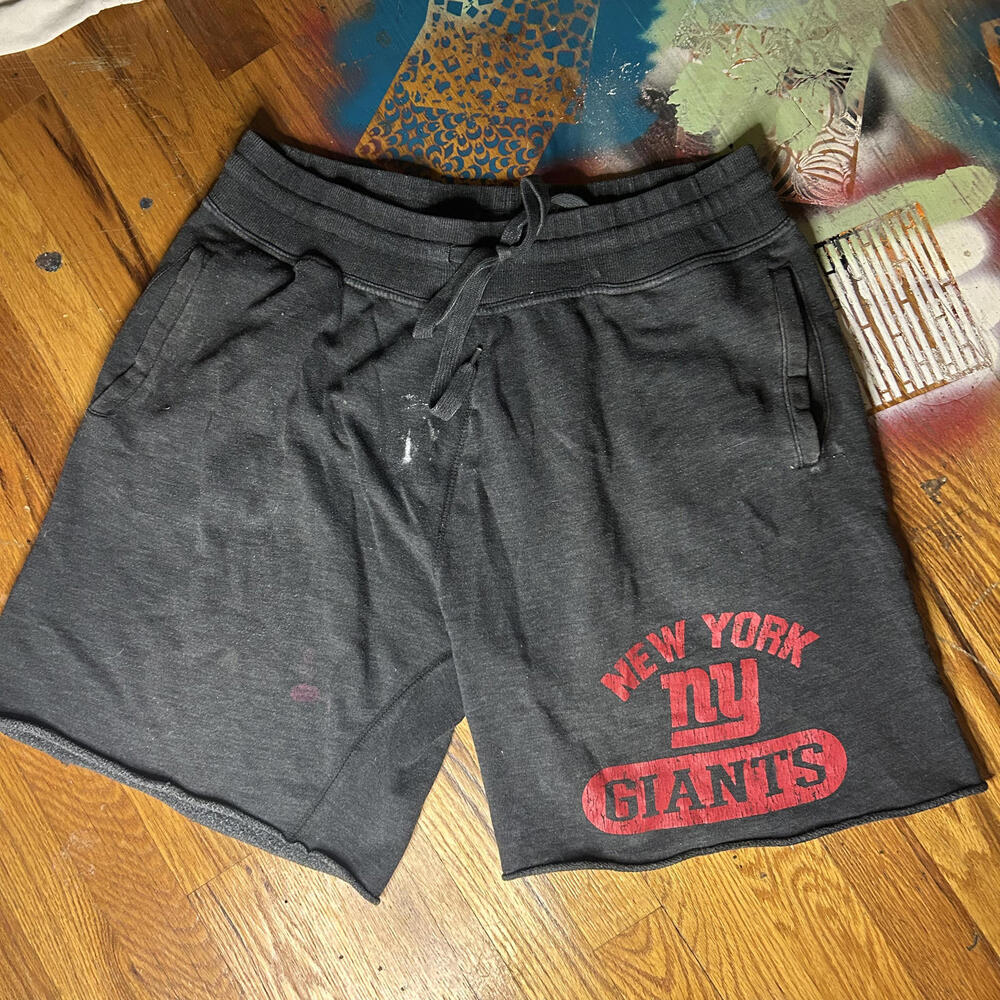 New York Giants Men's Casual Shorts - Comfy and Sporty!